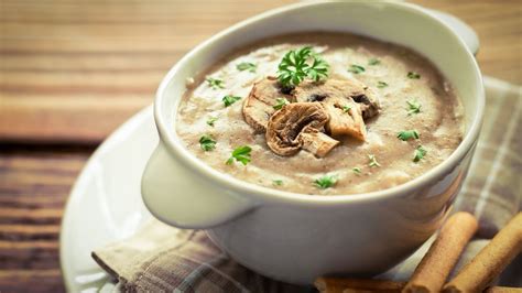 Champignoncremesuppe Rezept: Cremige Suppe für kalte Tage - Blick