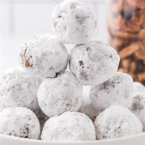 Bourbon Balls Recipe - Bowl Me Over