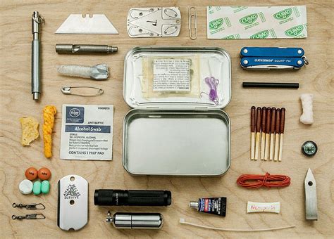 Awesome Altoids Survival Tin! Some great ideas in here! #survivalcamping | Outdoor survival kit ...