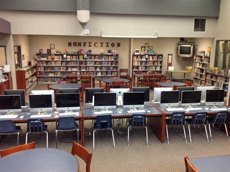 DCG Middle School Library: Check Out Our New Look!