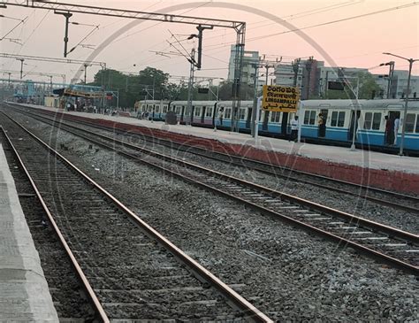 Image of Lingampalli Railway Station-LU019365-Picxy