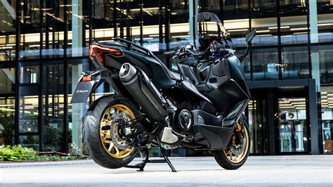 外觀更熱血、7吋TFT儀表上身！2022 YAMAHA TMAX/Tech MAX 海外發表 | SUPERMOTO8