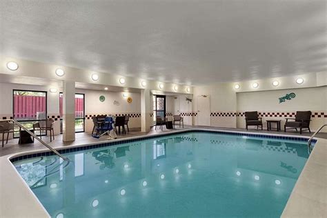 Hampton Inn Tracy Pool Pictures & Reviews - Tripadvisor