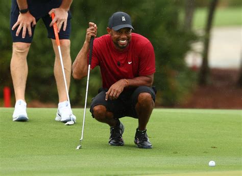 What golf shoes does Tiger Woods wear? - GolfGETUP