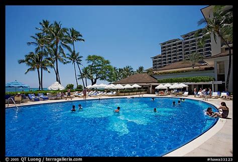 Picture/Photo: Swimming pool, Halekulani hotel. Waikiki, Honolulu, Oahu island, Hawaii, USA