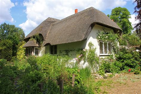 Old Thatch Gardens 15-05-2014 | Owned by Enid Blyton from 19… | Flickr