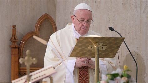 Pope at Mass prays for politicians - Vatican News