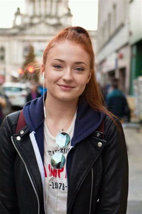 No makeup : r/sophieturner