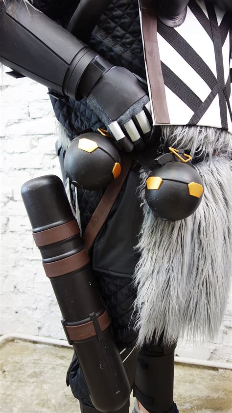 Apex Legends Caustic “blackheart” skin costume, costumes from Destiny, Star Wars, Overwatch ...