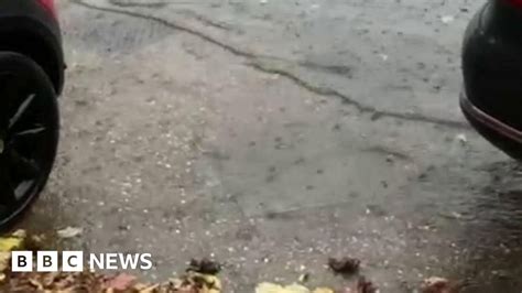 Heavy rain causes flooding in Bedford - BBC News