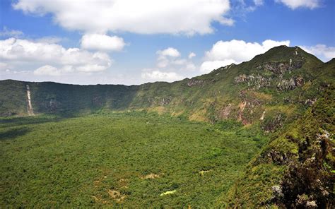 World is beautiful - Mount Longonot ツ