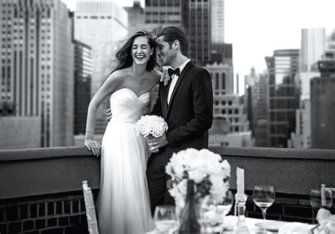 El mes más romántico para Tiffany ha comenzado | Wedding, Wedding dresses, Nyc wedding