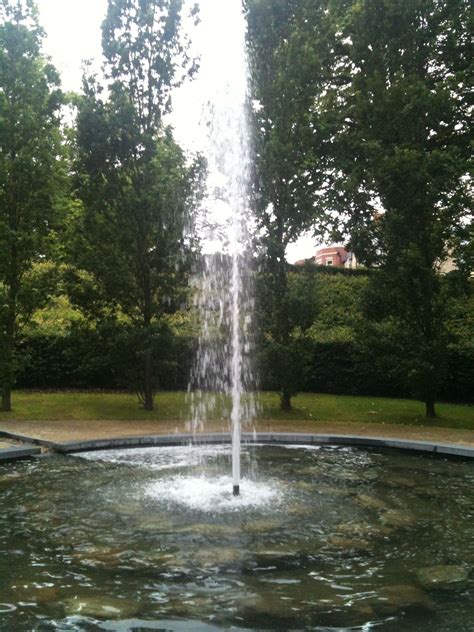 Garden fountain | Garden fountain, Alnwick castle, Garden