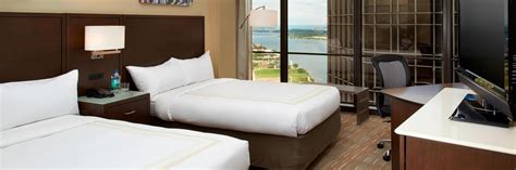 Hotel Rooms in Detroit, Michigan | Detroit Marriott at the Renaissance ...