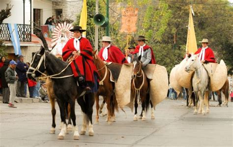 El desfile de los gauchos de Güemes, 17 de junio, Salta – Argentina Municipal