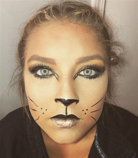 Gold cat makeup for Halloween | Cat halloween makeup, Smokey cat eye makeup, Perfect cat eye