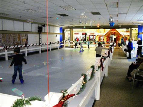 Ice Rink @ Sarasota Square Mall - Sarasota FL 34238 | 941-840-1510