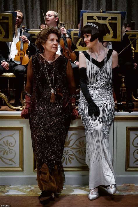 Candid snaps give fans a backstage look at Downton Abbey The Movie | Downton abbey fashion ...