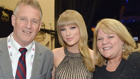 Taylor Swift's parents: Everything we know about Scott and Andrea Swift ...