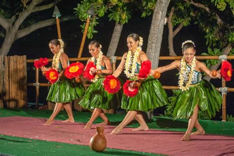 Kailua-Kona: Voyagers of the Pacific Luau with Buffet Dinner | GetYourGuide