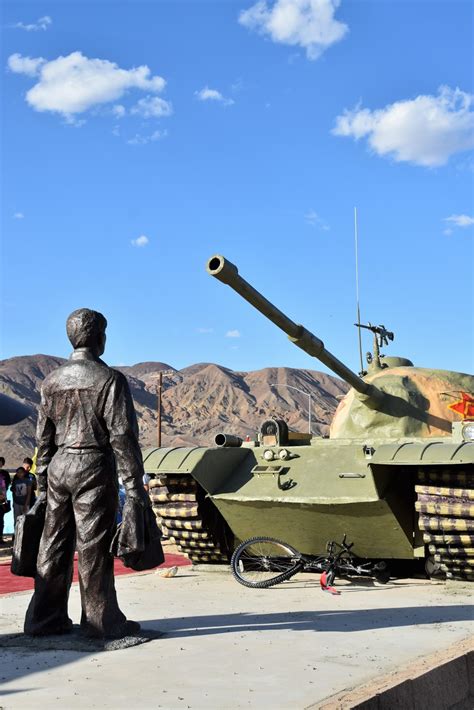 "Tank Man" statue unveiled in California on Tiananmen anniversary