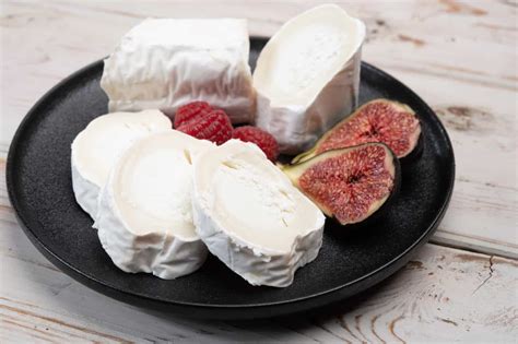 What is Chevre Cheese? And 6 Best Ways to Use It!