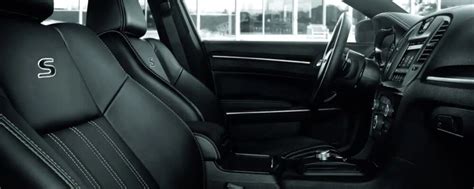 2022 Chrysler 300 Interior | Tate Branch Artesia