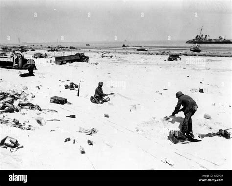 Dunkirk 1940 soldiers hi-res stock photography and images - Alamy