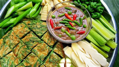 กับข้าวกับปลาโอ 545 : น้ำพริกกะปิ ไข่ชะอมทอด ผักเยอะๆ Spicy shrimp paste - YouTube