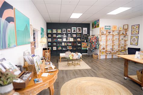 Local Art Gallery, Handmade Gifts, and Workshops in Kailua, Oahu