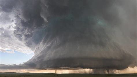 Massive Colorado thunderstorm appears to spawn rare 'twin' tornadoes ...