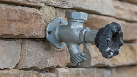 What Are The Different Types Of Outdoor Water Spigots? | Best Plumbers News