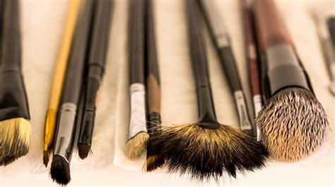 The best way to clean makeup brushes - TODAY