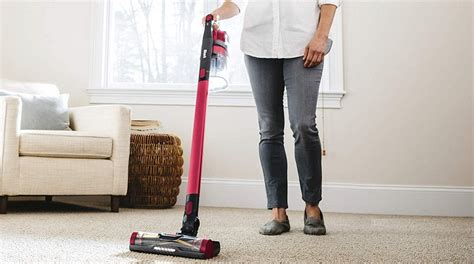 Shark Rocket Pet Pro Cordless Stick Vacuum (IZ162H) Review