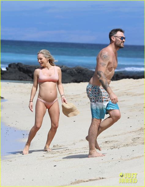 Brian Austin Green & Pregnant Sharna Burgess Relax on the Beach in Hawaii (Photos): Photo ...