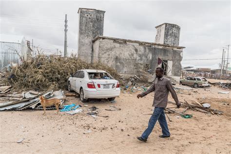 Young Somalis Step In Where Government Fails - The New York Times