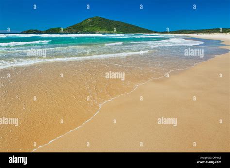 Hat Head at the end of the beach in Hat Head National Park Stock Photo - Alamy