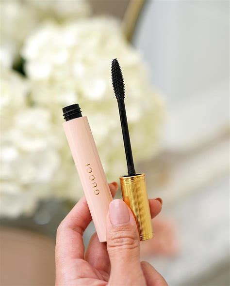 GUCCI Mascara L'Obscur - A buildable mascara created with the ultimate formulation for a ...