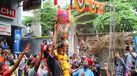 Dahi Handi festivities: Traffic curbs in Pune city from 5 pm today | Pune News - The Indian Express