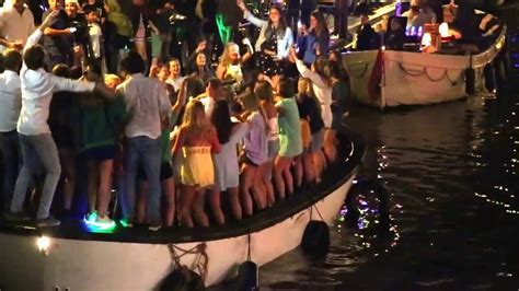 Party on a boat at night in Amsterdam, 18.08.2016 - YouTube