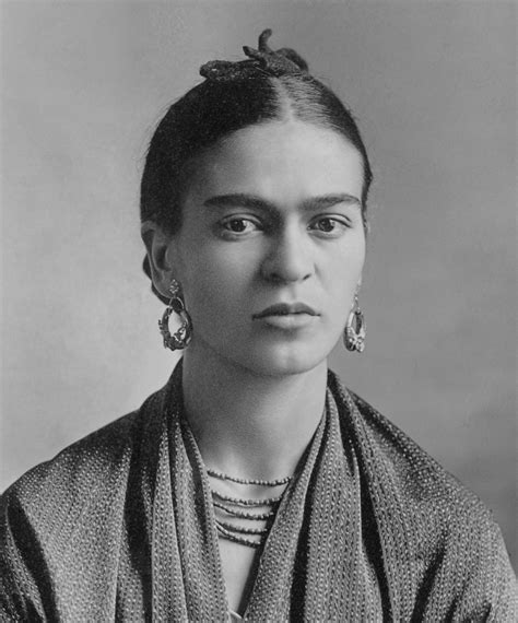Frida Kahlo frase: I tried to drown my sorrows, but the bastards learned … | Frases de famosos