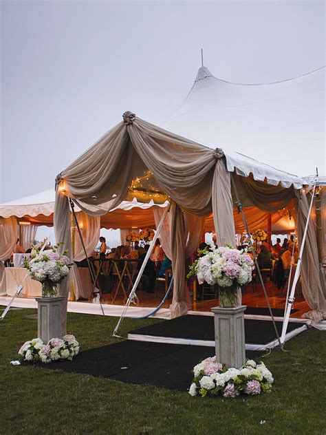 19 Show-Stopping Tent Ideas to Steal for Your Outdoor Wedding | Wedding ...