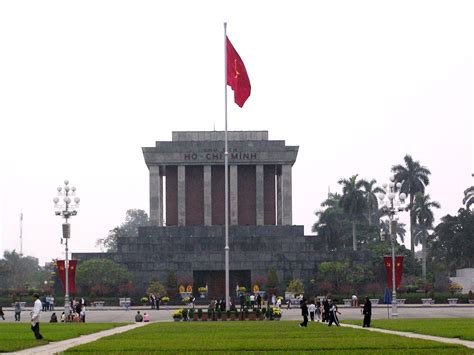 File:Ho Chi Minh Mausoleum 2006.jpg - Wikipedia