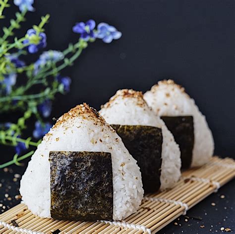 Tuna Mayo Onigiri (Japanese Rice Balls) - Couple Eats Food