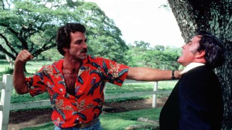 Hawaïan Shirt worn by Thomas Magnum (Tom Selleck) in Magnum P.I. | Spotern