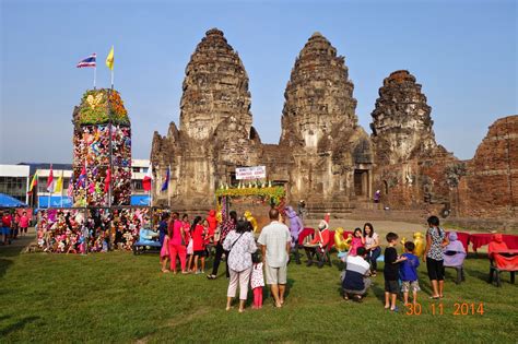 ChristianPFC - Adventures in Thailand: Monkey festival in Lopburi