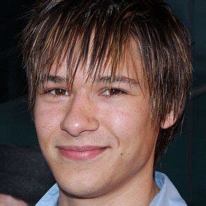 Oliver James - Bio, Facts, Family | Famous Birthdays