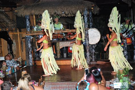 Mai Kai Dancers