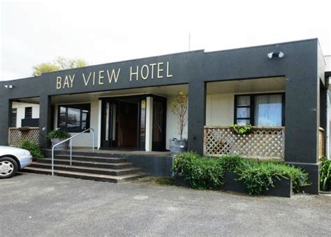 BAY VIEW HOTEL, Kaiaua - Updated 2024 Restaurant Reviews, Photos ...