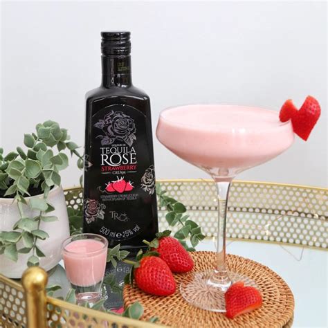 Tequila Rose Drinks Ideas: The Strawberry Kiss Cocktail